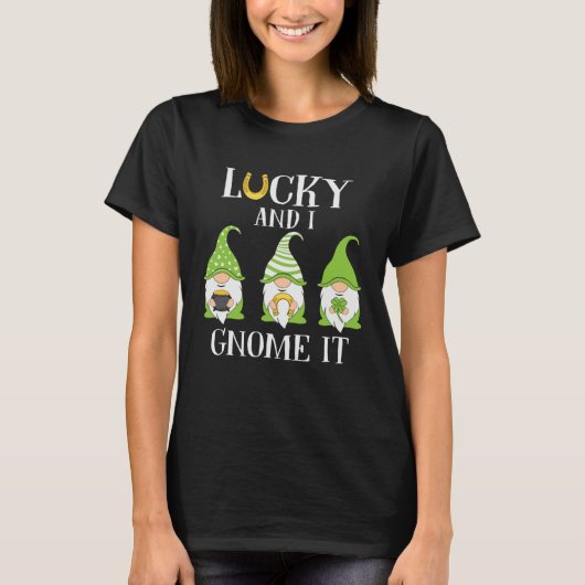 Lucky and I Gnome It Three Lucky Gnomes St Patrick T-Shirt (Vorderseite)