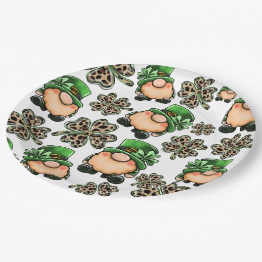 Lucky And Wild Pappteller (Schrägansicht)