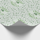 Lucky Baby Green und White St Patricks Day Geschenkpapier (Ecke)
