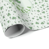 Lucky Baby Green und White St Patricks Day Geschenkpapier (Rolleneckpunkt)