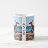 Lucky Bay Kangaroo am Strand, Australien Kaffeetasse (Mittel)