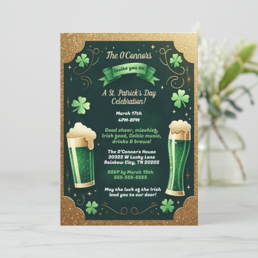 Lucky Beers Glitzer St. Patrick's Day Party Einladung (Stehend Vorderseite)