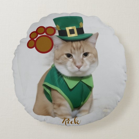 Lucky Cat Dressed as Leprechaun Round Pillow Rundes Kissen (Vorderseite)