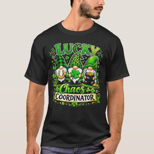 Lucky Chaos Coordinator St Patrick's Day Gnomes T-Shirt (Vorderseite)