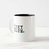 Lucky Charm St Patricks Day Lucky Clover Zweifarbige Tasse (Vorderseite Links)