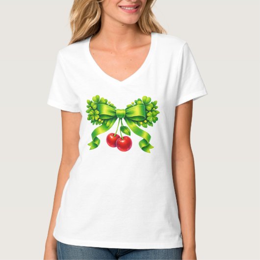 Lucky Clover Bow with Cherries Green Design T-Shirt (Vorderseite)