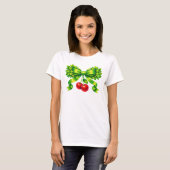 Lucky Clover Bow with Cherries Green Design T-Shirt (Vorne ganz)