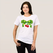 Lucky Clover Bow with Cherries Green Design Tri-Blend Shirt (Vorderseite voll)