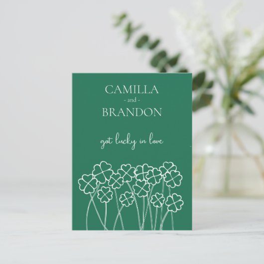 Lucky Clover Emerald Green Modern Save the Date Postkarte (Stehend Vorderseite)