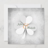 Lucky Clover Gray White Green Orange Irish Wedding Einladung (Rückseite)