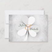 Lucky Clover Grey Green Orange Irish Wedding RSVP Karte (Rückseite)