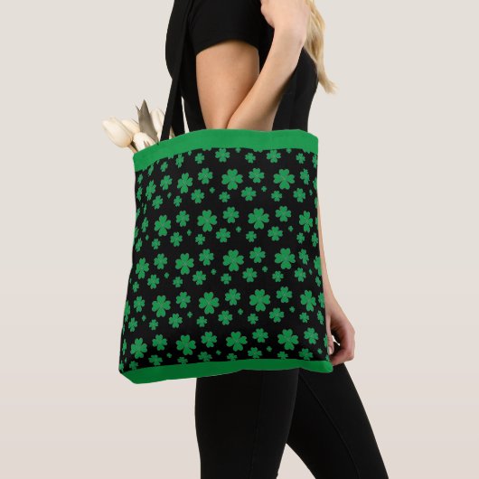 Lucky Clover Pattern in Grün und Schwarz Tasche (Von Nahem)