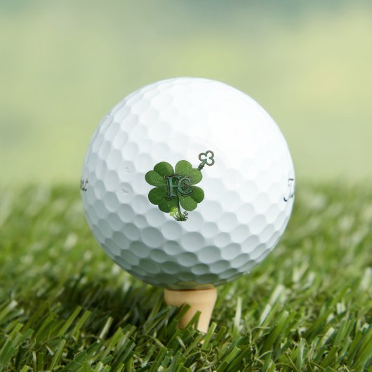 Lucky Clover Personalisierter Titleist Pro V1 Golfball (Insitu T-Shirt)