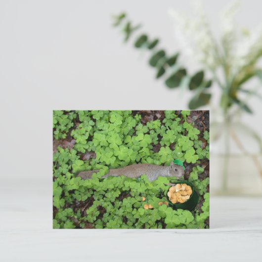 Lucky Eichhörnchen in Clovers Postkarte (Stehend Vorderseite)