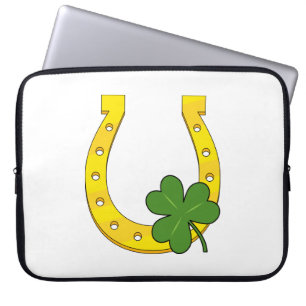 Lucky Golden Horseshoe mit Kleeblatt auf Weiß Laptopschutzhülle