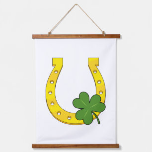 Lucky Golden Horseshoe mit Kleeblatt auf Weiß Wandteppich Mit Holzrahmen