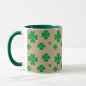 Lucky Green Clovers auf Beige Tasse (Links)