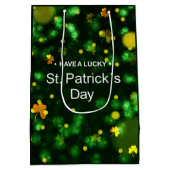 Lucky Green Irish Kleeblatt Glitzer Pattern Mittlere Geschenktüte (Rückseite)