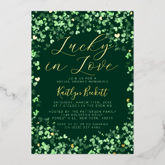 Lucky In Liebe St. Patrick's Day Brautparty Real Folieneinladung (Vorderseite)