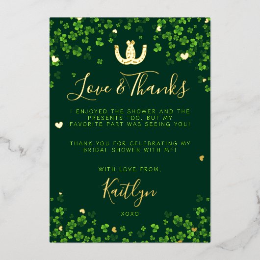 Lucky In Liebe St. Patrick's Day Brautparty Real Folieneinladung (Vorderseite)