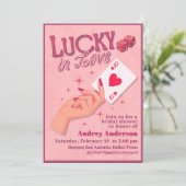 Lucky in Love Bridal Shower Einladung (Stehend Vorderseite)