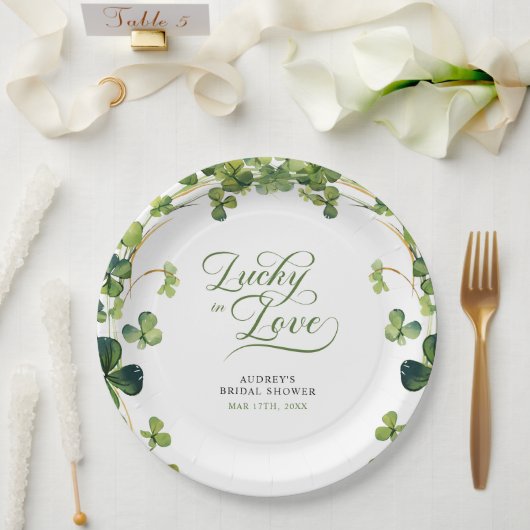 Lucky in Love Bridal Shower Green Shamrock  Pappteller (Hochzeit)