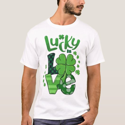 Lucky In Love St. Patrick's Day Patterned Shamrock T-Shirt (Vorderseite)