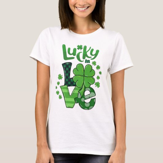 Lucky In Love St. Patrick's Day Patterned Shamrock T-Shirt (Vorderseite)