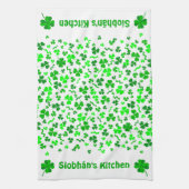 Lucky Irish Shamrocks Clover Personalized Geschirrtuch (Vertikal)