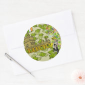 Lucky Leprechaun und seine irische Burg Runder Aufkleber (Umschlag)