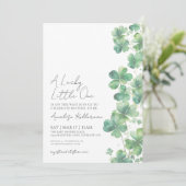 Lucky Little One St. Patrick's Day Baby Shower Einladung (Stehend Vorderseite)