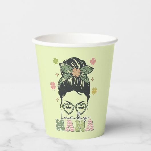 Lucky Mama - Messy Bun - Clover St. Patrick's Pappbecher (Vorderseite)