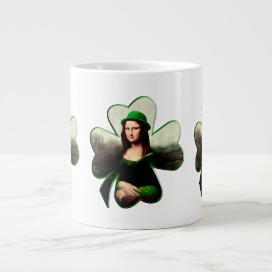 Lucky Mona Lisa St Patrick's Day Clover Jumbo-Tasse (Vorderseite)