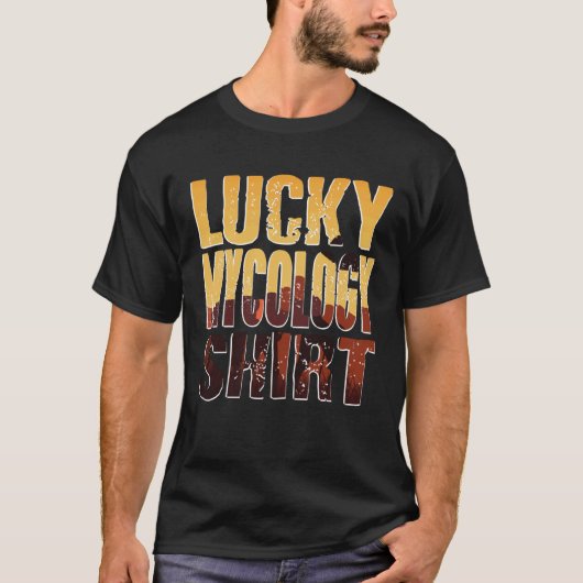 Lucky Mushroom Forager Humor Quote Statement T-Shirt (Vorderseite)
