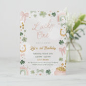 Lucky One 1st Birthday Invitation Einladung (Stehend Vorderseite)