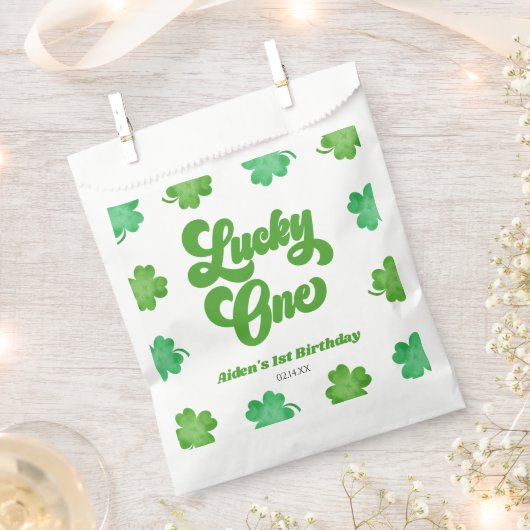 Lucky One Green Shamrock Clover 1st Birthday Party Geschenktütchen (Ausgeschnitten)