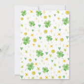 Lucky One Green Vierblättriges Kleeblatt Baby Show Einladung (Rückseite)