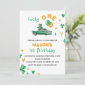 Lucky One Green Vierblättriges Kleeblatt Geburtsta Einladung (Stehend Vorderseite)