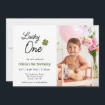 Lucky One Kids 1. Geburtstag Einladung<br><div class="desc">Niedlich Lucky One Aquarell Kleeblatt 1. Geburtstagseinladung mit Foto,  perfekt für Jungen oder Mädchen zum Geburtstag.</div>