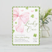 Lucky One Pink Bow 1st Birthday Invitation Einladung (Stehend Vorderseite)