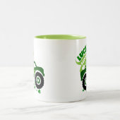 Lucky Saurus Rex Saint Patrick Dinosaur Kleeblatt Zweifarbige Tasse (Mittel)