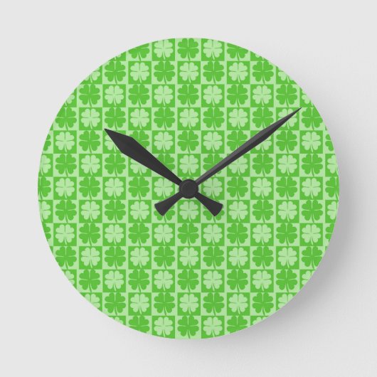 Lucky Shamrock Runde Wanduhr (Vorderseite)
