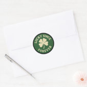 Lucky Since Forever – Four-Leaf Clover Badge Runder Aufkleber (Umschlag)