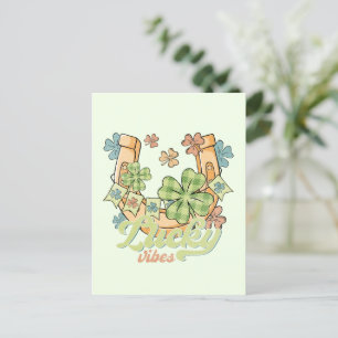 Lucky Vibes - farbenfrohe Kleidung & Golden Horses Postkarte