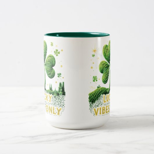 Lucky Vibes Only Yarn Clover St Patrick's Day Zweifarbige Tasse (Mittel)
