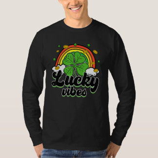 Lucky Vibes Retro Rainbow Shamrock St. Patrick's D T-Shirt