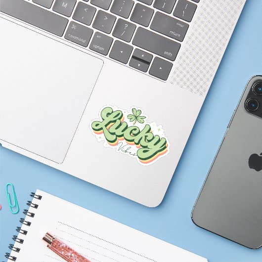 Lucky Vibes St. Patrick's Day Vinyl Sticker (Laptop mit iPhone)