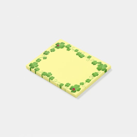 Lucky Vier-Leaf-Clovers & Ladybugs auf Gelb Post-it Klebezettel (angewinkelt)