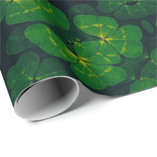 Lucky Wrap Green Irish Clover Muster Nr. 1 Geschenkpapier (Rolleneckpunkt)