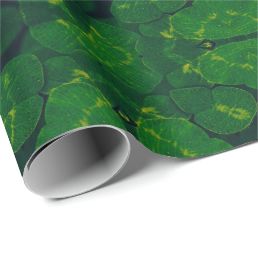 Lucky Wrap Green Irish Clover Muster Nr. 2 Geschenkpapier (Rolleneckpunkt)
